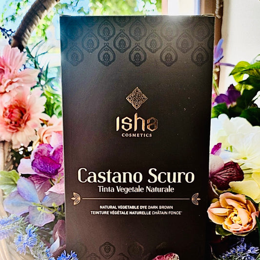La tinta naturale Castano Scuro ISHA® è una miscela realizzata con piante di altissima qualità, sapientemente miscelate, per un colore pieno e vibrante.