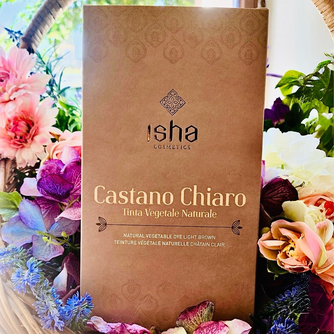 Tinta Castano Chiaro ISHA® con piante di altissima qualità, miscelate per un colore pieno e vibrante. Coprente su capelli bianchi o colorati.