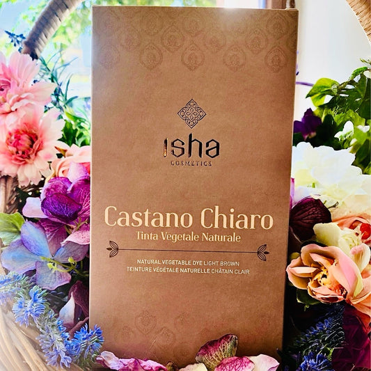 Tinta Castano Chiaro ISHA® con piante di altissima qualità, miscelate per un colore pieno e vibrante. Coprente su capelli bianchi o colorati.
