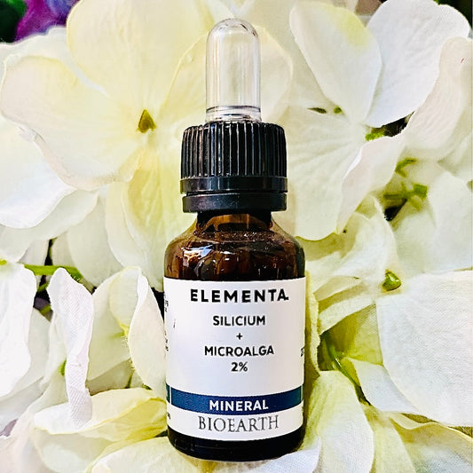 Soluzione concentrata di SILICIO ed OLIGOELEMENTI da fermentazione 1% con estratto di microalga Nannochloropsis oculata 1% in una base attiva con succo di Aloe vera biologico.  Nickel Tested