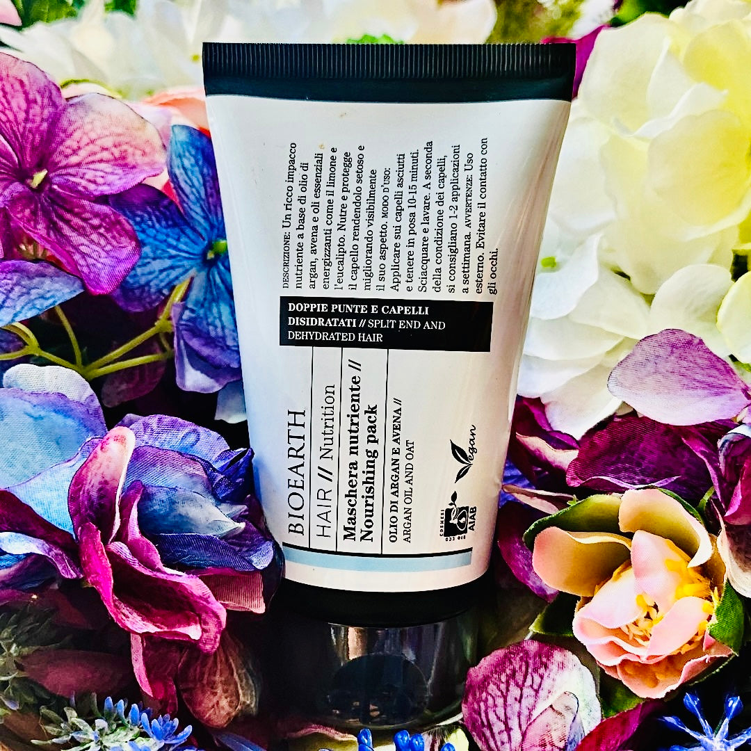Un ricco impacco nutriente a base di olio di argan, avena e oli essenziali energizzanti come il limone e l'eucalipto. Nutre e protegge il capello rendendolo setoso, migliorandone visibilmente l’aspetto, aiuta a prevenire le doppie punte. E’ indicata per nutrire e idratare intensamente i capelli secchi, aridi e sfibrati.