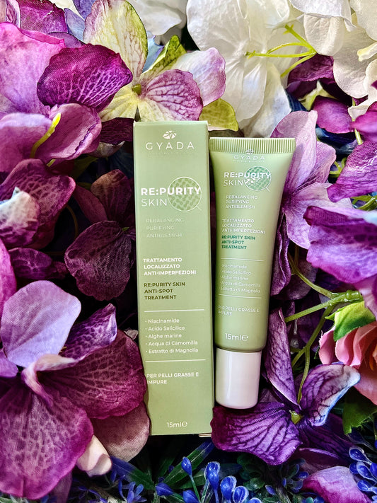 Re Re:PuritySkin Antispot Treatment è un gel da applicare localmente sulle zone del viso delle pelli a tendenza acneica per aiutare a trattare sfoghi ed impurità.