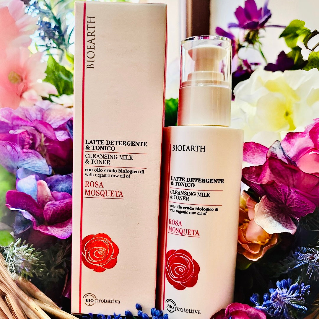 Un prodotto completo e bilanciato, rimuove trucco e impurità nel rispetto di tutti i tipi di pelle, anche le più sensibili. Formula 2 in 1 deterge e tonifica in un solo gesto: con olio crudo di Rosa mosqueta ed estratti di Arnica e Avena BIO, ora è arricchita con acqua di Rosa damascena da agricoltura biologica.