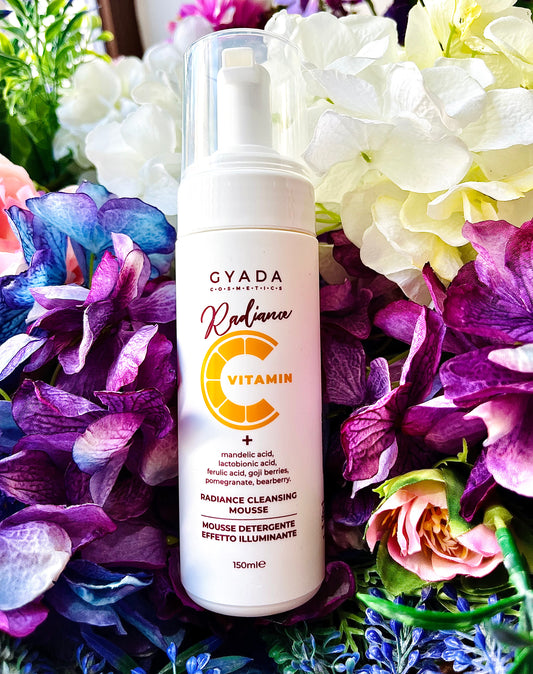 Grazie al suo Mix di attivi a base di Vitamina C Stabilizzata, Acido Mandelico, Acido Lattobionico e Acido Ferulico dalle proprietà esfolianti, schiarenti e purificanti ed agli estratti vegetali di Bacche di Goji, Melograno e Uva Ursina dall’azione antiossidante, lascia la pelle fresca, pulita e dall’aspetto sano e luminoso.  Ideale nel trattamento “Radiance Vitamin C” e anche per l’uso quotidiano.