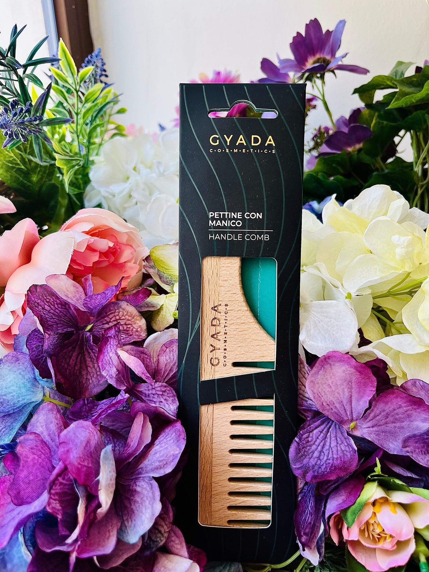 Gyada Cosmetics- Pettine in legno con manico
