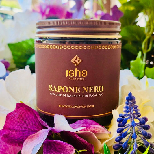 Sapone nero africano è conosciuto anche come sapone Marocco.
Il sapone nero è un prodotto di consistenza pastosa ottenuto a partire dall’olio d’oliva.
Il nostro sapone nero africano bio è importato direttamente dai luoghi di produzione secondo la tradizione più antica. E’ arricchito con olio essenziale di eucalipto.