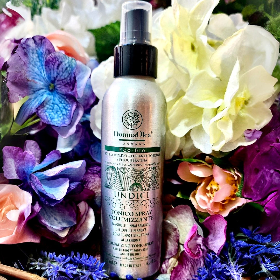 Tonico ristrutturante per capelli dalla fine nebulizzazione e dalla doppia azione: 1. Aiuta a rinforzare e a proteggere il capello donandogli corpo e luminosità; 2. Conferisce alla chioma un piacevole tocco arioso e un maggior volume. Ideale per TUTTI I TIPI DI CAPELLI, in particolare quelli FINI, IN PERDITA DI CONSISTENZA, TENDENTI AL DIRADAMENTO.