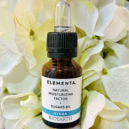 Soluzione concentrata di NMF(fattire di idratazione naturale) 5% combinato con zuccheri naturali 3%, ad azione idratante, in una base attiva con succo di Aloe vera biologica e Acido Ialuronico da fermentazione naturale.   Nickel Tested