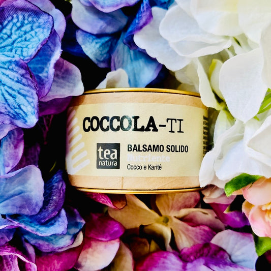 Balsamo Solido ad azione districante e nutriente a base di Cocco e Karitè. Usato dopo lo shampoo ha azione condizionante e disciplinante dei capelli che risultano lisci, morbidi e pettinabili.