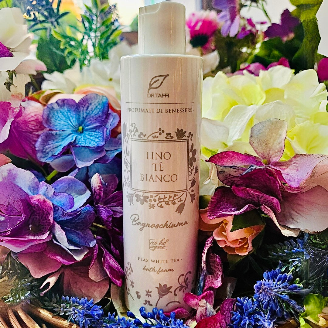 Bagno cremoso e delicato sulla pelle che ti donerá freschezza, idratazione ed uno straordinario benessere grazie all'unione delle note delicate del lino con l'essenza frizzante del té bianco.