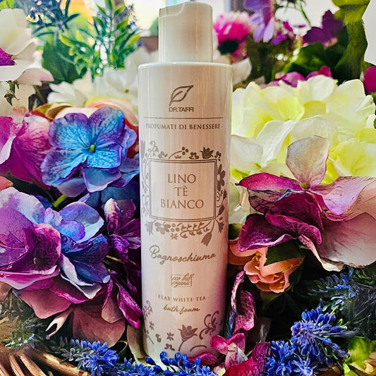 Bagno cremoso e delicato sulla pelle che ti donerá freschezza, idratazione ed uno straordinario benessere grazie all'unione delle note delicate del lino con l'essenza frizzante del té bianco.