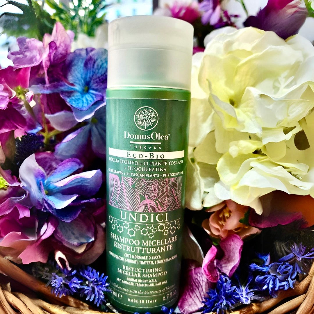 Shampoo cremoso per CUTE E CAPELLI FRAGILIZZATI DA TRATTAMENTI TERMICI O CHIMICI (phon, piastra, tinte, decolorazioni), da AGENTI ESTERNI (cloro, calcare, sale, freddo, inquinamento) o dall’INVECCHIAMENTO.