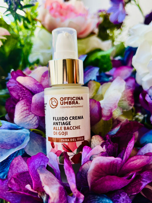 Il Siero antirughe Viso alle Bacche di Goji è un fluido in crema a base di bacche di goji con azione idratante, antiossidante, tonificante e antiaging.