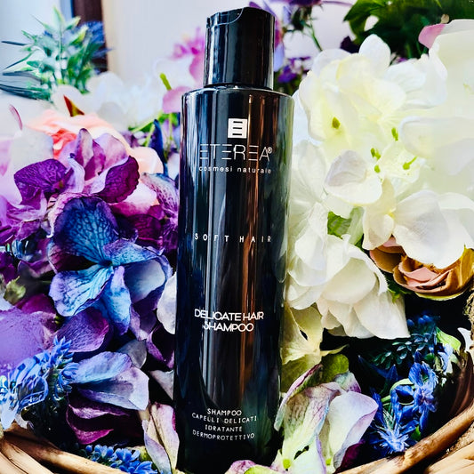 Shampoo formulato per detergere in profondità ma con delicatezza, per un’efficace azione dermoprotettiva. La formula agisce con efficacia lenitiva, calmante e ristrutturante.
Rinvigorisce il fusto capillare idratandolo in profondità e allo stesso tempo previene l’invecchiamento del capello. La chioma apparirà luminosa e leggera.