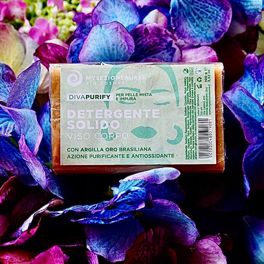 Prima mi chiamavo solo Lonia. Sono il:  DETERGENTE SOLIDO VISO E CORPO DIVA PURIFY con argilla oro brasilianna ad azione purificante e antiossidante.  Indicato per pelle mista e impura
