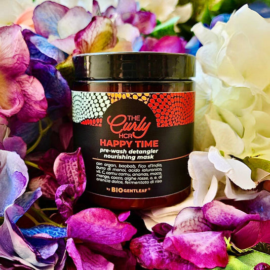 MASCHERA PRE SHAMPOO CONDIZIONANTE E NUTRIENTE Happy Time ti aiuta a far iniziare bene la tua routine. Scioglie i nodi prima di lavare i capelli, dimezzando la fatica ed accelerando i tempi, apporta preziose sostanze funzionali idratanti e restitutive che aiutano i capelli a mantenersi elastici ed idratati dalla radice alle punte. Perfetta per ogni tipo di riccio e per ogni tipo di capello, fine, medio o grosso. Non appesantisce i capelli.