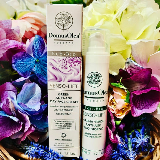 Crema Anti-Age quotidiana dal lieve effetto uniformante, indicata per gli inestetismi di PELLI SOGGETTE A SENSIBILITÀ CUTANEA, CON ARROSSAMENTI, SECCHEZZA, DESQUAMAZIONI E CAPILLARI VISIBILI.