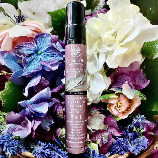 Ricca miscela di pregiati Olii Bio, arricchita di Estratti Vegetali e Vitamine, dalle delicate note di Albicocca. Di facile assorbimento e dai molteplici utilizzi, è ideale per ottenere una pelle confortevole e liscia e capelli morbidi e brillanti.