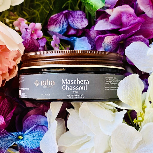 Maschera Viso Al Ghassoul di Isha Cosmetics, ad azione purificante e lenitiva, formulata a base di preziosi ingredienti di origine naturale che rendono la pelle estremamente luminosa e ben idratata.