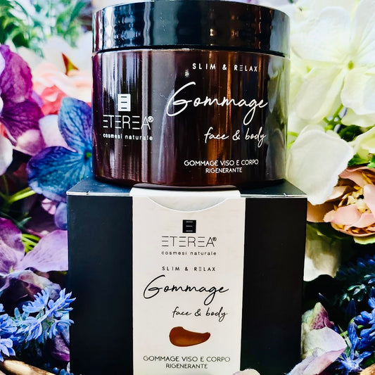 Preparato esfoliante e nutriente, ideale per la pelle del viso e del corpo. Formulato per esfoliare delicatamente, illuminare e rendere la pelle vellutata, agisce anche come maschera idratante, offrendo benefici anti-age e emollienti. 