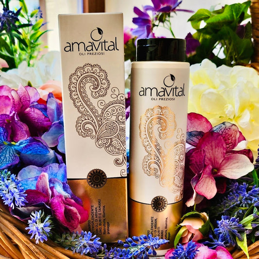Questo prezioso Shampoo dalle note mediterranee combina le straordinarie proprietà rigeneranti, nutrienti e protettive dell’Olio di Argan&nbsp;con le proprietà ristrutturanti, idratanti e restitutive degli&nbsp;Oli di Lino,&nbsp;Buriti&nbsp;e&nbsp;Tamanu.