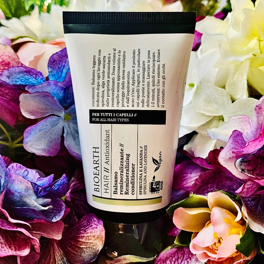 Consigliato dopo ogni lavaggio, il balsamo per capelli contiene spirulina, preziosa alga verde-azzurra dalle proprietà antiossidanti. Dona volume al capello senza appesantirlo e lo protegge dallo stress ossidativo e dall'inquinamento.