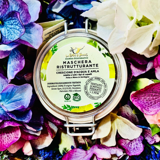 Maschera dal potere rinforzante ed anticaduta, adatta a capelli stressati ed indeboliti. Massaggiata sulla cute rinforza il bulbo pilifero, stimola la crescita dei capelli e ne previene la caduta. 
