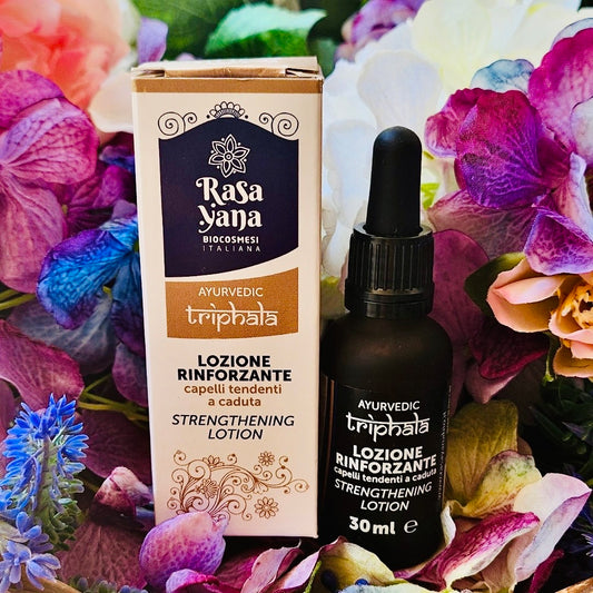Lozione rinforzante e rivitalizzante, per capelli fragili, deboli, che tendono a cadere.
Arricchita da estratti ayurvedici di Brahmi, Centella asiatica e Triphala, che donano luce, volume e forza ai capelli.
Contiene anche rivitalizzante Caffeina e un complesso rinforzante con Scutellaria Baicalensis per capelli forti, volumizzati e più spessi.