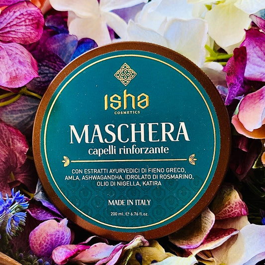 La maschera capelli rinforzante ISHA contiene estratti ayurvedici di fieno greco, amla, ashwagandha, idrolato di rosmarino, olio di nigella, katira.

